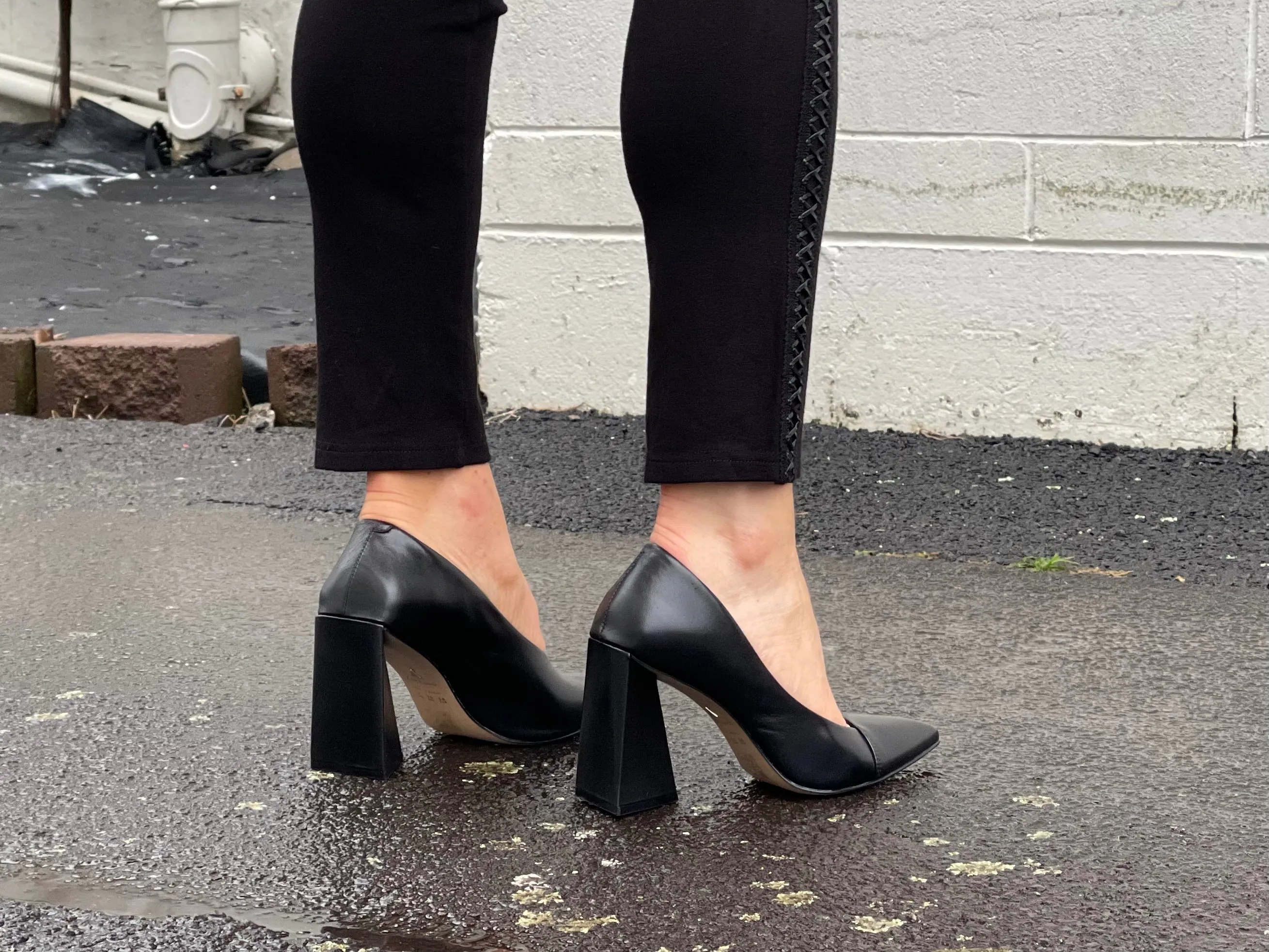 Carrano Caia available in 2 colours