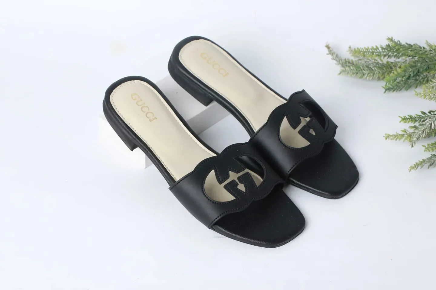 GUCCI CASUAL SLIDES