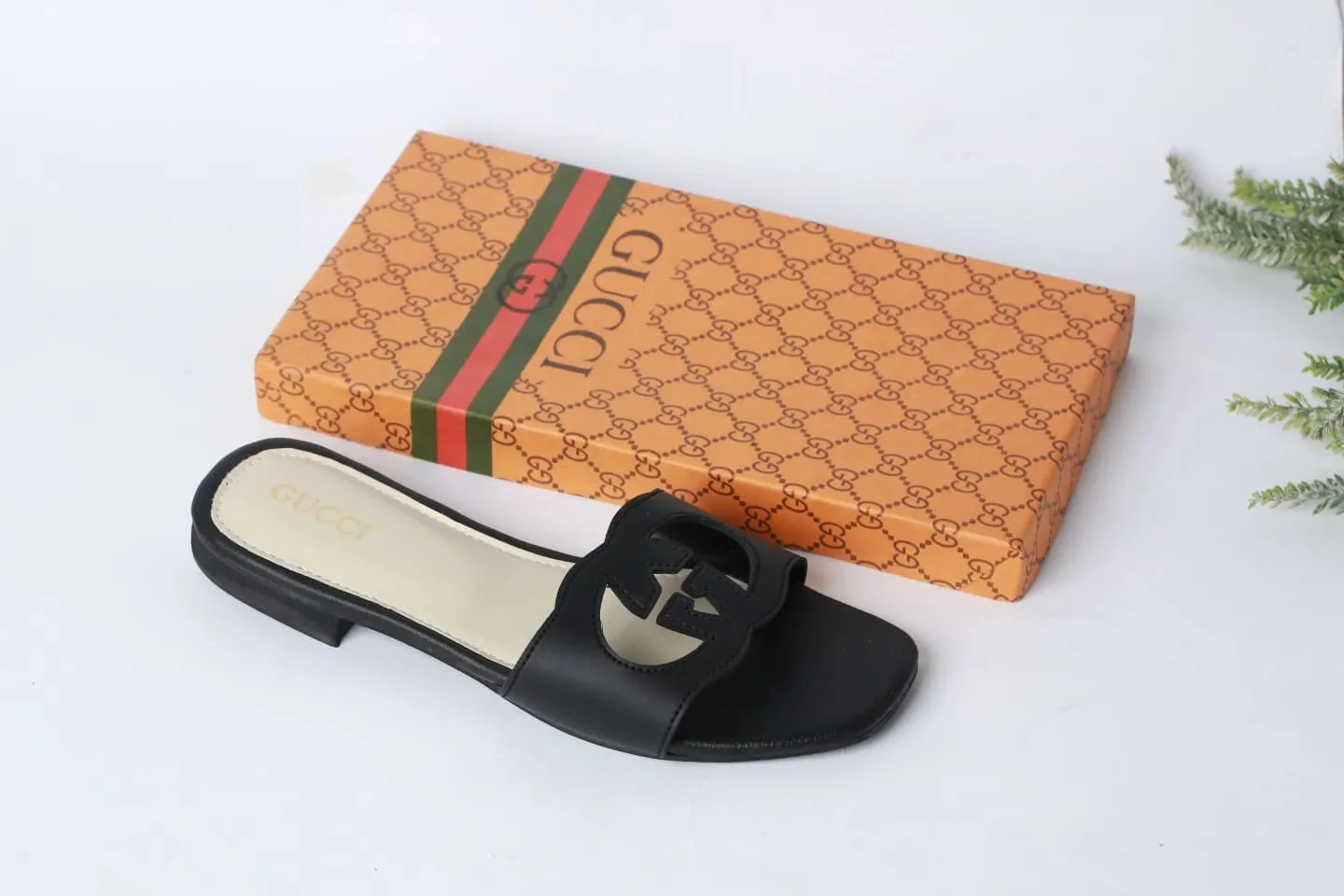 GUCCI CASUAL SLIDES