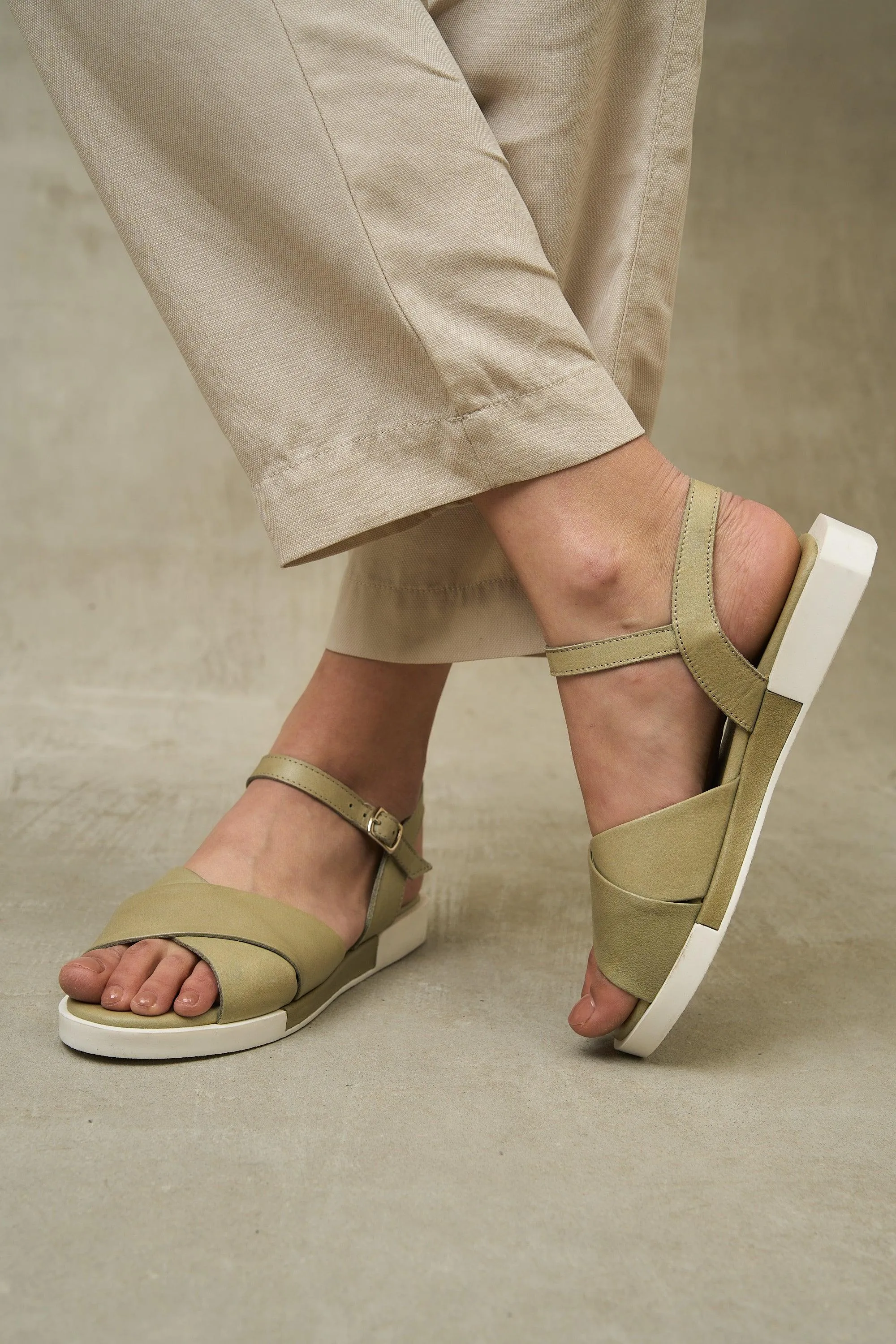 Pastel Flats - White