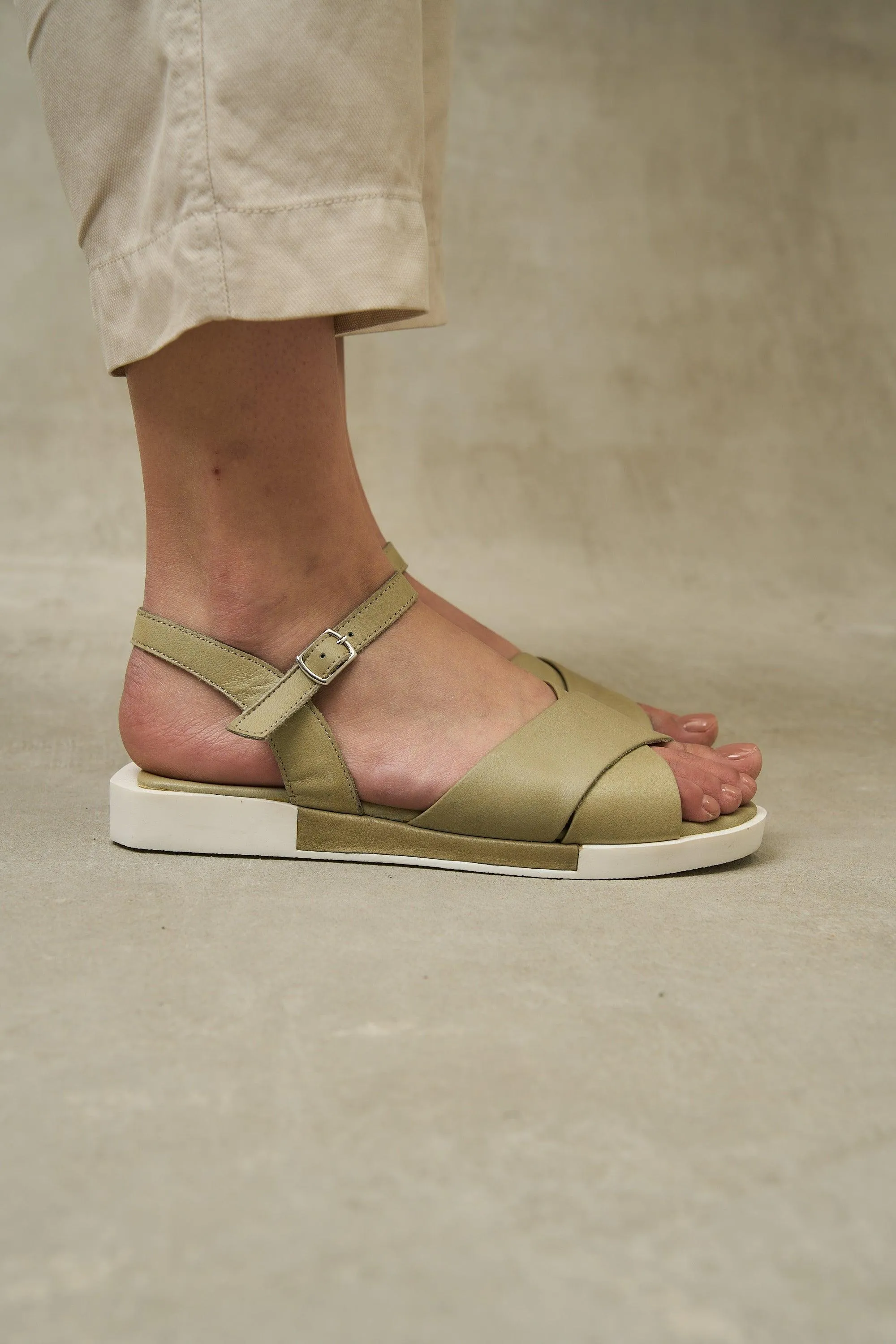 Pastel Flats - White