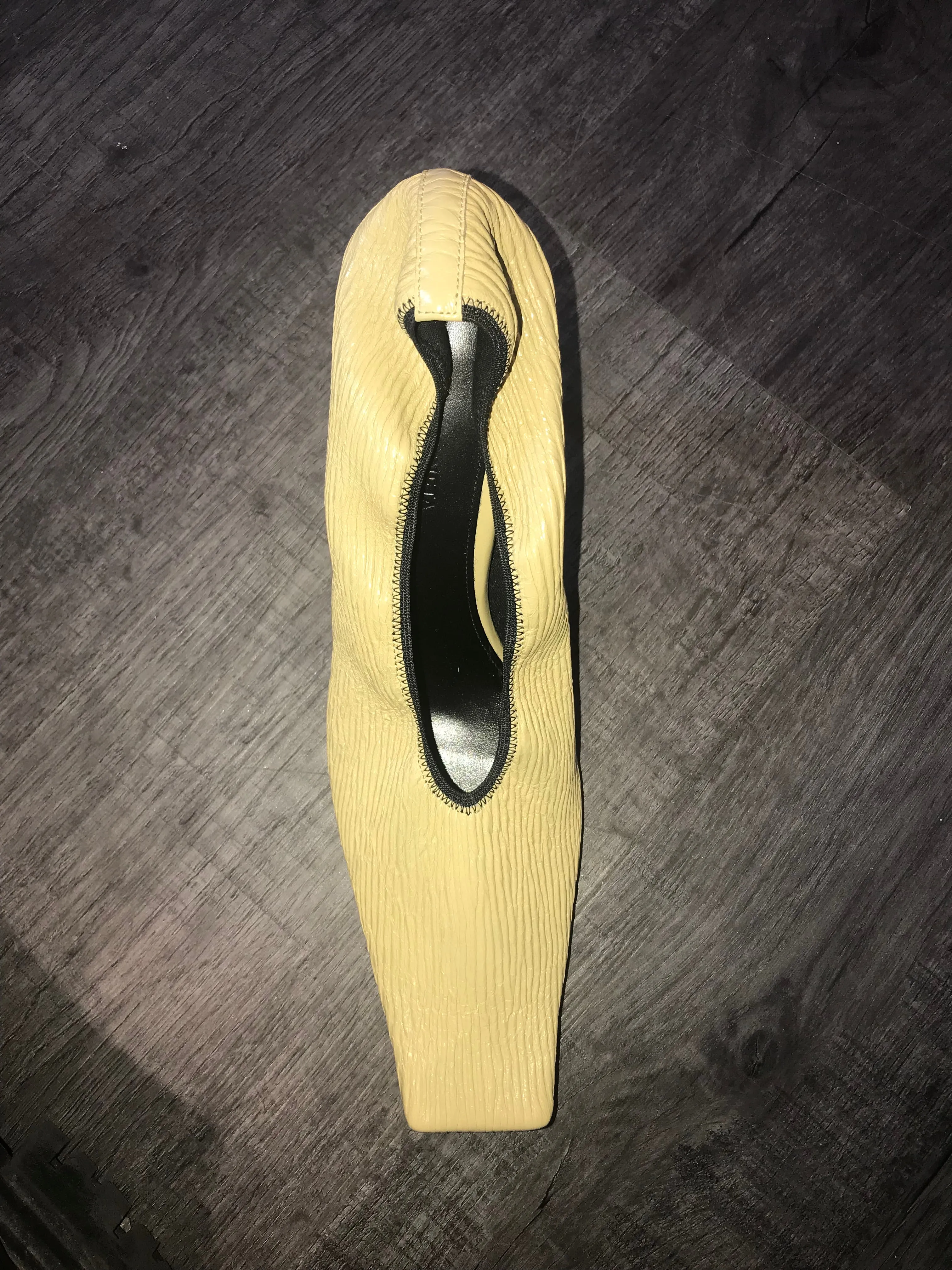 Textured leather pumps