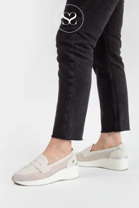 XTI 143707 OFF-WHITE SLIP ON SHOES